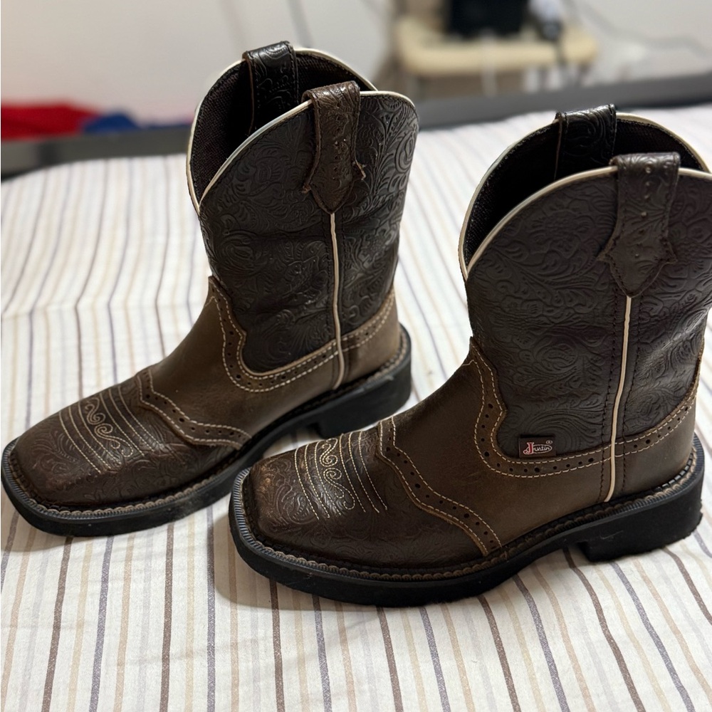 Justin Boots Brown Ankle Boots